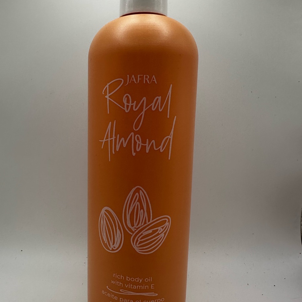 JAFRA Royal Almond Moisturizer